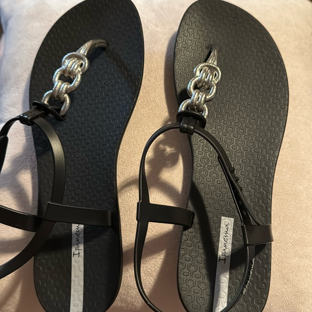 Ipamema new black sandals US size 9